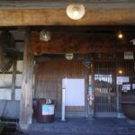 山麓園の店構え（内山梨県南都留郡富士河口湖町）