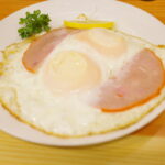 「いづみや 第二支店」のハムエッグ